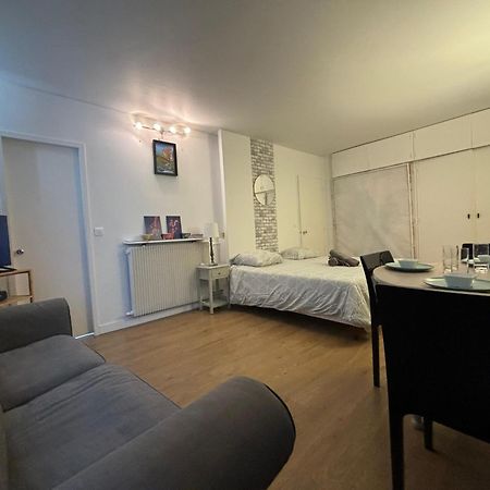Appartement Des Champs Elysees ปารีส ภายนอก รูปภาพ